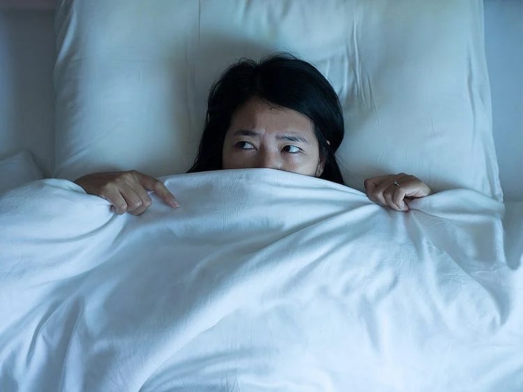Nightmares sleeping in bed 