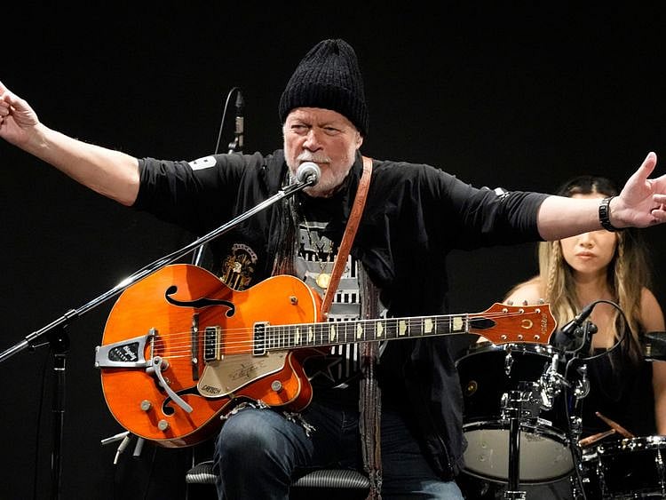 Copy of Japan_Randy_Bachman's_Guitar_94564.jpg-2a2b8-1656740622886
