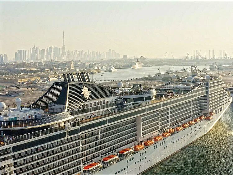 20220703 cruise ship