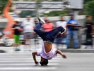Video: Venezuelan breakdancer's helmeted 'head slides' stop traffic