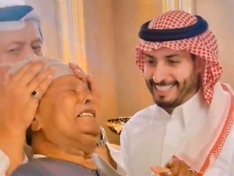 A video of the businessman kissing the man’s forehead has gone viral on social media. The businessman’s sons were also seen kissing the worker’s hands in appreciation of what he offered them during his service.