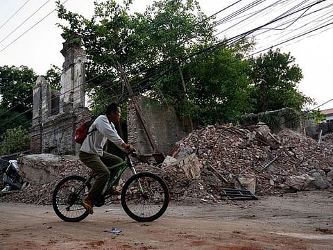 Philippines earthquakes: Abra residents camp out in fear of more aftershocks - In pictures