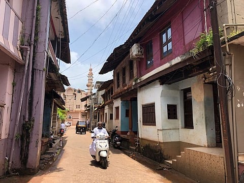 A typical Nawayath street is punctuated by a mosque and an attached learning centre, with common-walled houses huddled together, symbolising the central Bhatkali virtue of togetherness. 