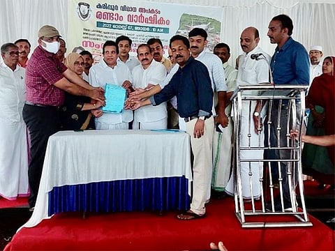 Relatives of the deceased and crash survivors hand over the agreement to build a family health centre as a token of gratitude to the local residents who led rescue operations when the Dubai-Kozhikode flight crashed two years ago on August 7, 2020.