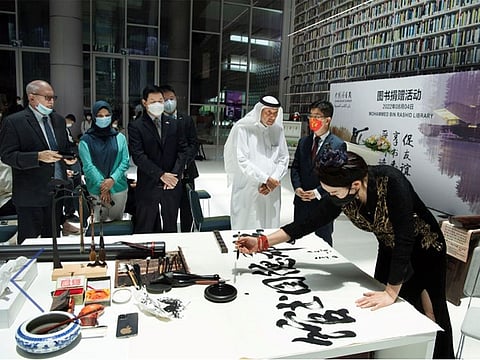 Li Dongxia, Chairman of Global Overseas Chinese Calligrapher Association and Chairman of Chinese Qipao Association, translating the inspiring poems of His Highness Sheikh Mohammed bin Rashid Al Maktoum at the MBR Library in Dubai.