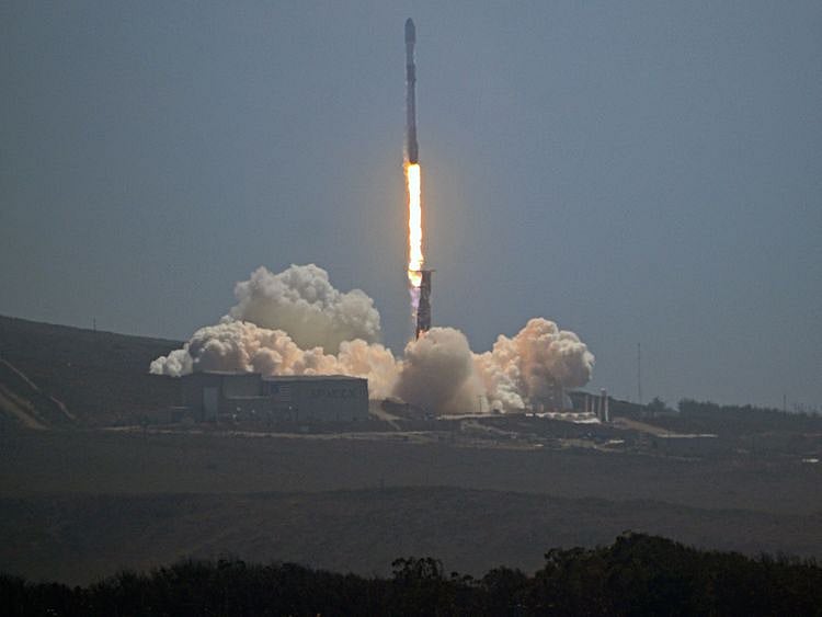 SpaceX Falcon-9 rocket carrying Starlink mission