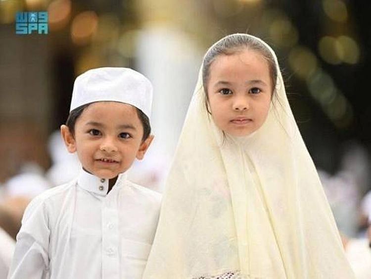  Those under 5 years do not need a permit to enter the Grand Mosque.