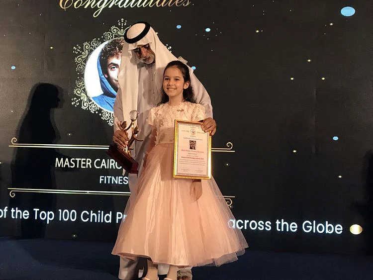 01_Sheikh_Al_Nahyan_awarding_Nicole_Oliveira_de_Lima-1661014930089