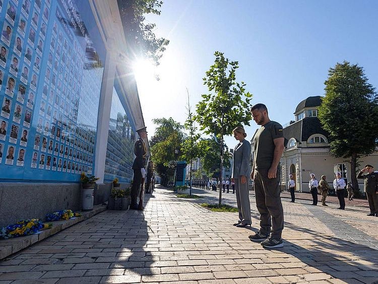 Ukraine's President Volodymyr Zelenskiy and his wife Olena visit the Memory Wall of Fallen Defenders of Ukraine, amid Russia's attacks on Ukraine, during marking the Independence Day in Kyiv, on August 24, 2022. 