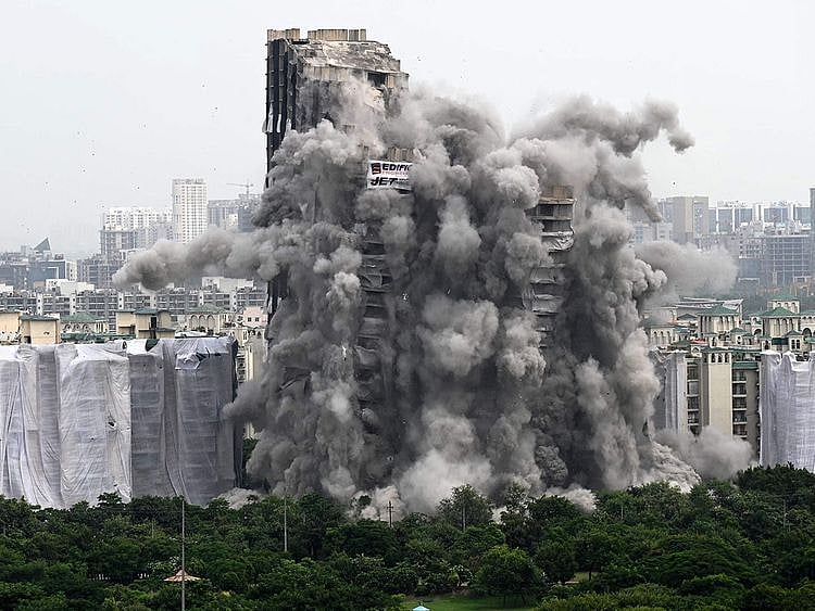 A controlled implosion demolishes the 100-metre-high residential "Twin Towers" on the outskirts of New Delhi, on August 28, 2022.  
