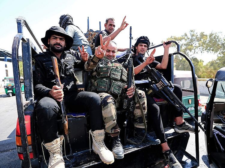 Fighters from the Saraya Salam (Peace Brigades) withdraw from the Green Zone on August 30, 2022 after Sadr gave them an hour deadline to pullout.