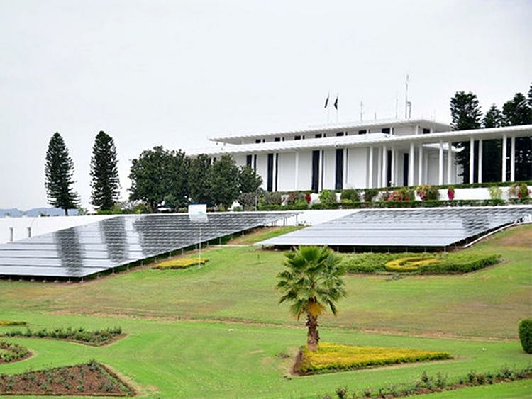Pakistan’s President House is fully powered by solar energy since 2021. 