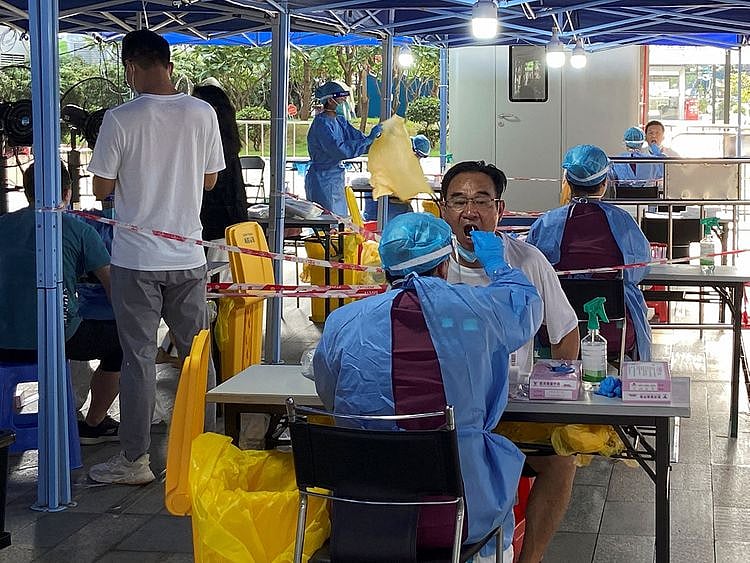 2022-09-02T094814Z_413425946_RC2W8W93D2GP_RTRMADP_3_HEALTH-CORONAVIRUS-CHINA-(Read-Only)