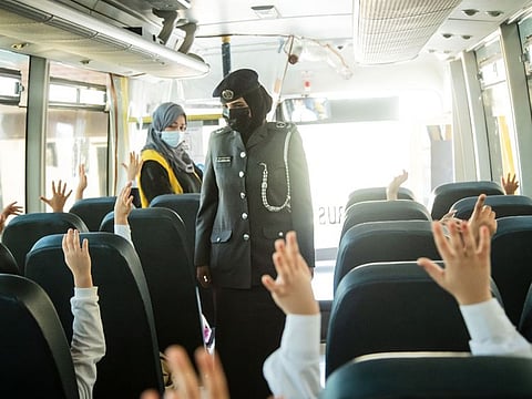 In addition to keeping an eye on the implementation of safety measures, the officers also distributed gifts to the schoolchildren, in cooperation with Emirates Transport