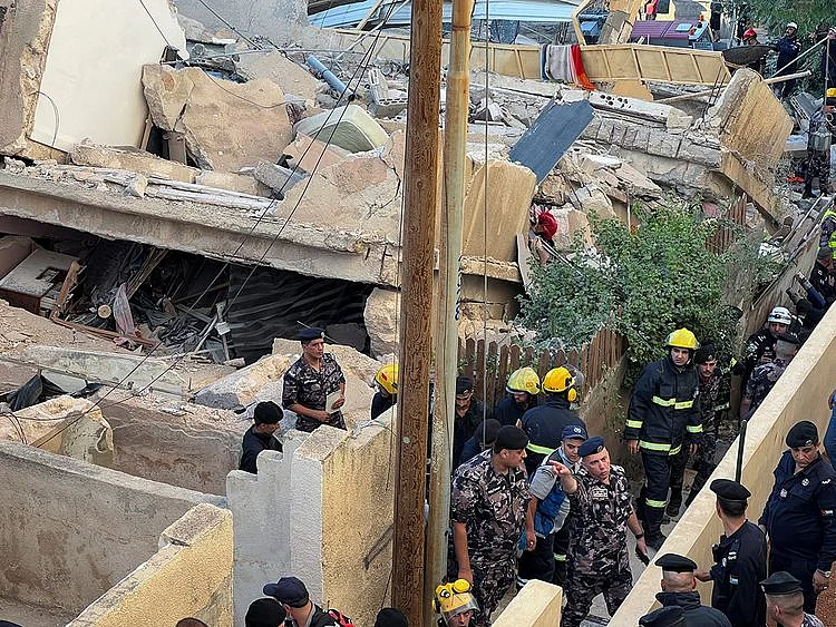 Rescuers work at the site of a residential building collapse in Amman on September 13, 2022. 