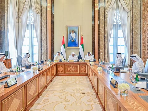 Sheikh Maktoum with Sheikh Mansour and Sheikh Abdullah, along with senior officials of the committee.