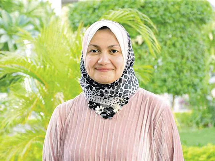 A graduate of Al Azhar University majoring in Arabic language in 1996, Al Saidi obtained a doctorate in 2004. 