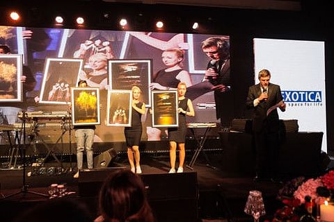 Art be a Part founder Medha Nanda with MC and auctioneer Tom Urquhart.