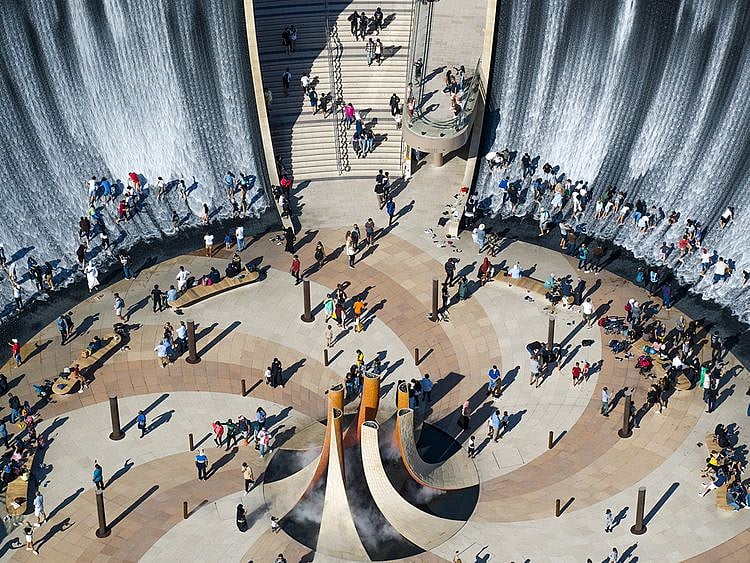 Aerial_view_of_Surreal__the_Water_Feature_with_visitors_Original_Image_m28453-1664195627019