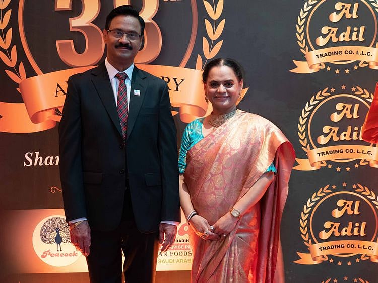 Dhananjay Datar with his wife-1664263199566