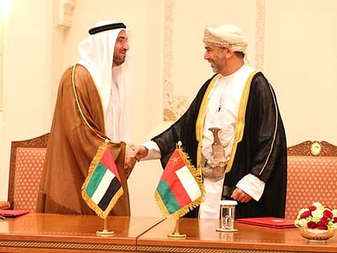 The agreement was signed by Shadi Malak, CEO of Etihad Rail, and Abdulrahman Salim Al Hatmi, Group CEO of ASYAD.