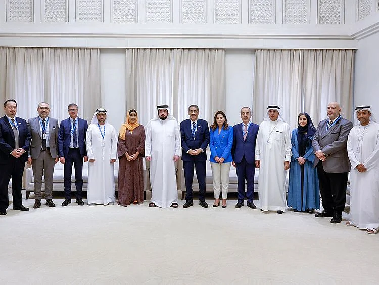 sheikh-ahmed-with-board-of-directors-of-AMA-1664904659129
