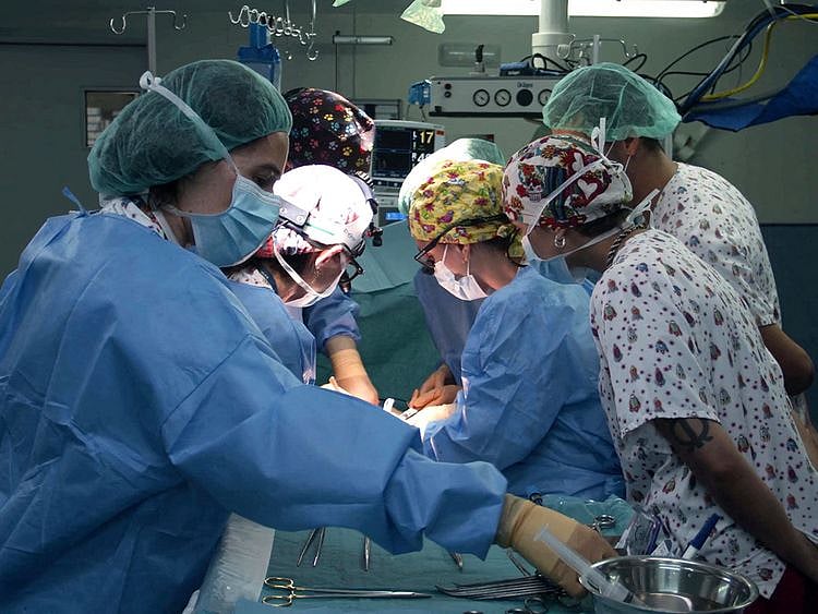 2022-10-11T170038Z_2098265415_RC2IYW96QOV4_RTRMADP_3_SPAIN-HEALTH-TRANSPLANT-(Read-Only)