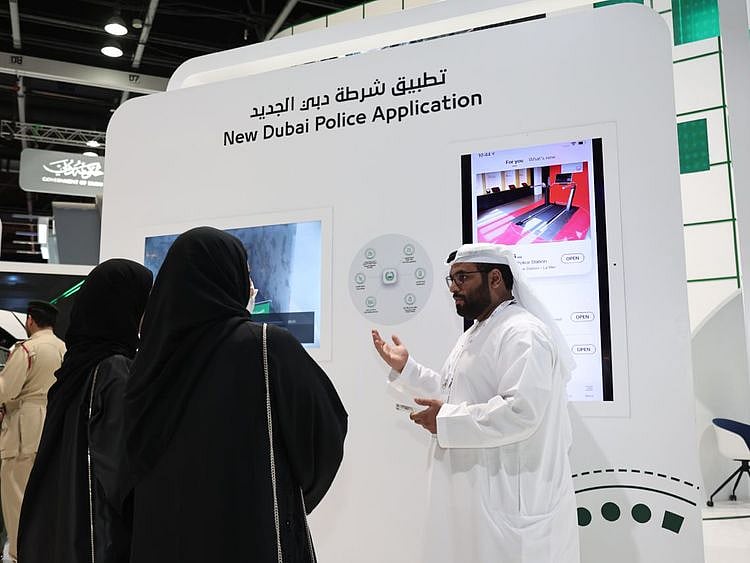 Dubai Police launches New Version of its Smart App in Seven Languages-1665498651938