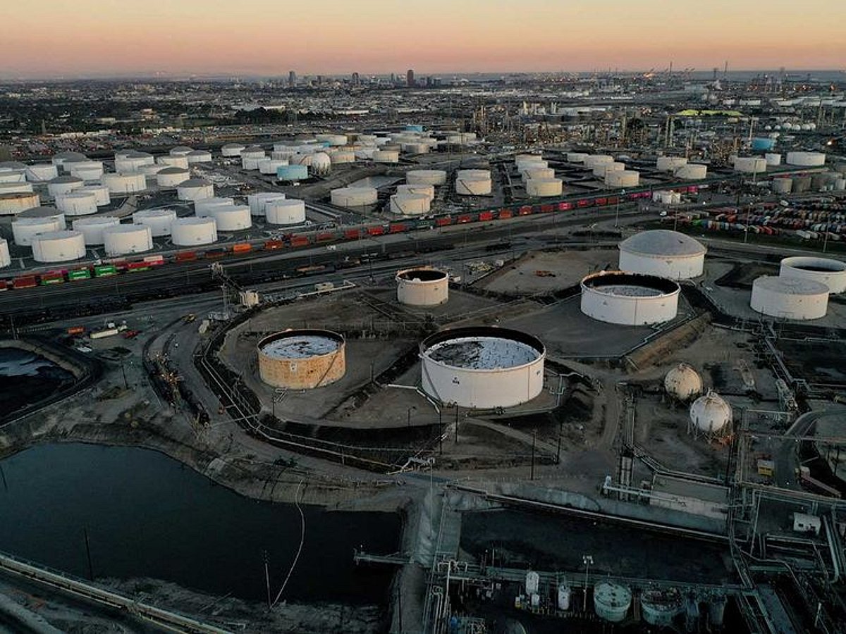 Oil Prices Drop After US Calls Off Iran Attack