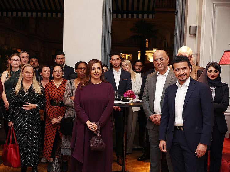 Bodour-Al-Qasimi-mediating-the-attendees-during-the-announcement-1666442682797
