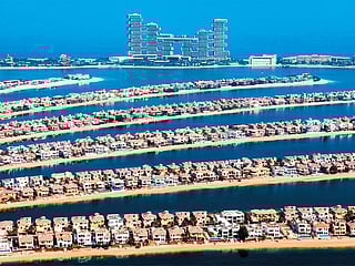The Palm Jumeirah property values have been scaling new highs with each quarter. But if you are an investor and chasing a deal, try the auction listings. You might get lucky. 