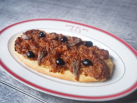 Video guide to authentic French Pissaladière or pizza