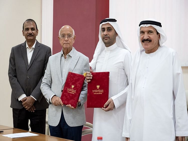 Zaid Mashari, CEO of PROVEN Reality with Senior Executives of Gulf Medical University - GN resized