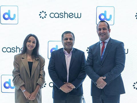 The partnership allows du to sell devices to customers on interest-free installment plans ranging from three to 24 months.