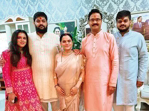  Dhananjay Datar and his family 