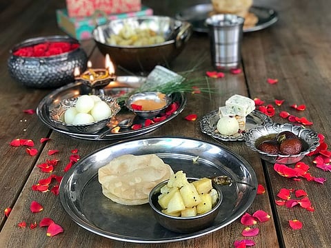Luchi and Shada Aloor Torkari to celebrate Bhai Phonta