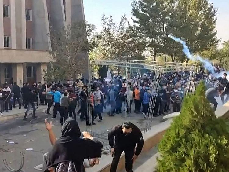 Protesters avoiding projectiles during clashes at Iran's University of North Tehran.  