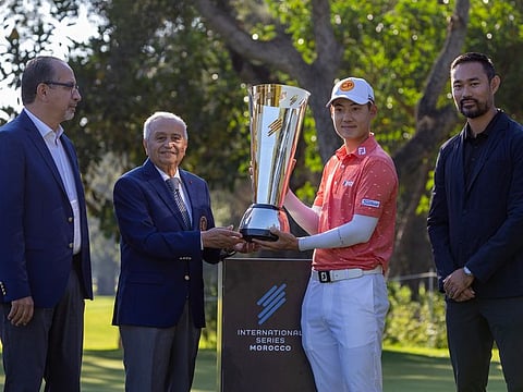Winner of the International Series Morocco Jazz Janewattananond (Thai) with his trophy and officials