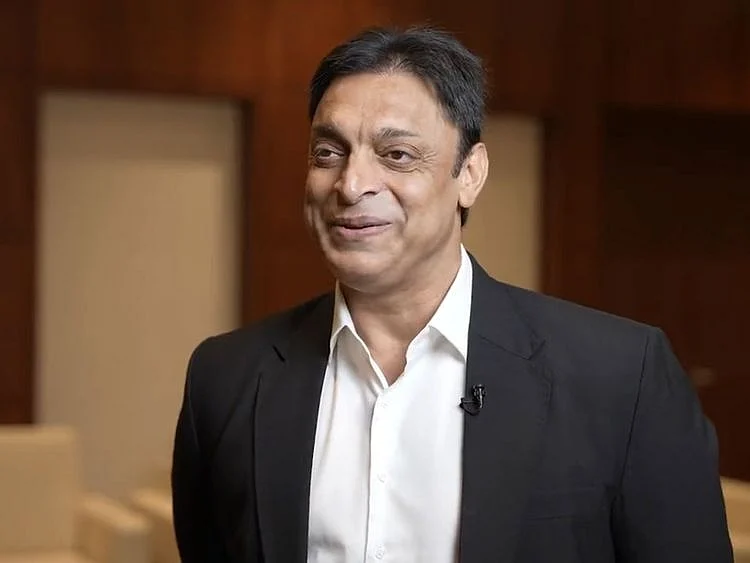 pakistan-cricketer-shoaib-akhter-at-sibf-2022-by-@SharjahBookAuth-1668362013532