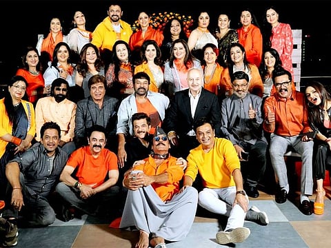  This year, the theme was silver and orange for women and grey and orange for men.