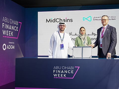 In the presence of Meera Sultan Al Suwaidi, member of the Board of Directors of Al Maryah Community Bank, the agreement was signed by Mohammed Wassim Khayatah, CEO of Al Maryah Community Bank, and Basil Al-Askari, CEO of MidChains Limited, during the Abu Dhabi Financial Week.