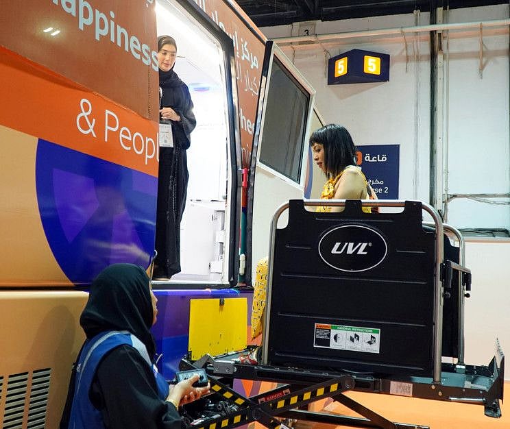 Customer Happiness Centre on wheels for Senior Emiratis & People of Determination 2-1668766018586