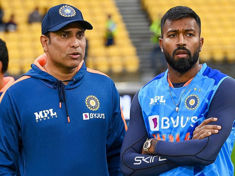 VVS Laxman (left) with captain Hardik Pandya 