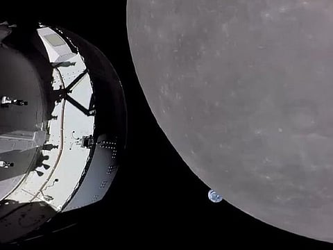 NASA Orion captured this shot of Earth “setting” while the spacecraft passed close to the Moon. Nearly 270,000 miles (430,000 km) away, #Artemis I will soon surpass Apollo 13’s record-setting distance from Earth in a spacecraft designed to carry astronauts.