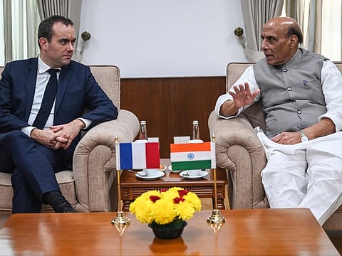 French Defence Minister Sébastien Lecornu (L) interacts with India's Defence Minister Rajnath Singh during a meeting in New Delhi on November 28, 2022.