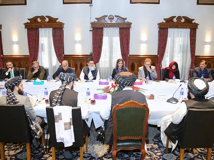 Pakistan’s state minister for foreign affairs Hina Rabbani Khar led Pakistani delegation to hold talks with Taliban in Kabul. 