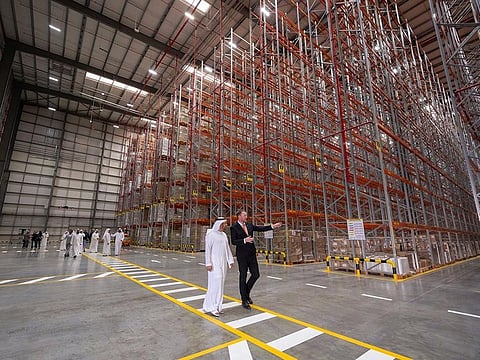 The warehouse offers a total of 12,500 pallet positions, storing cargo up to 18 metres high.