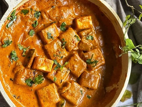 Shahi Paneer: Royal dish with nuts, tomato gravy