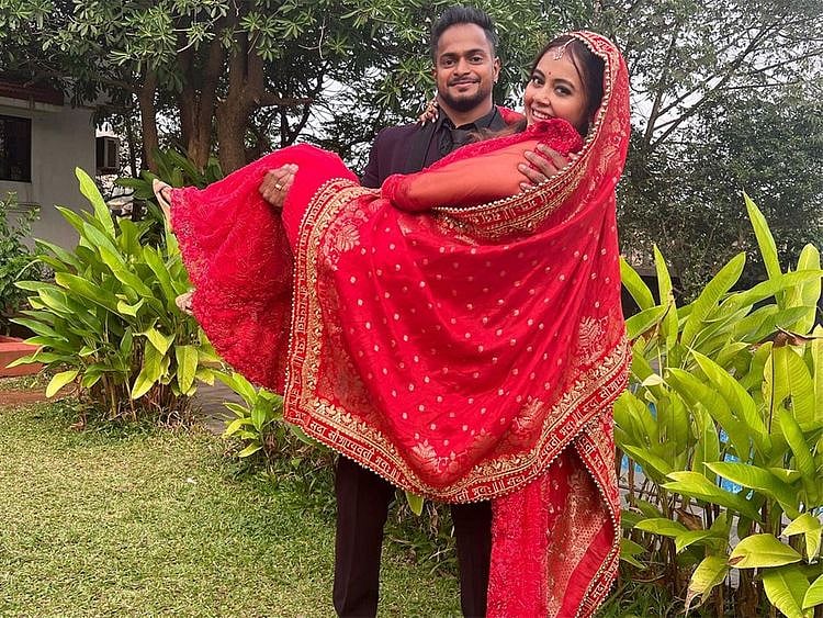 Devoleena Bhattarjee gets married to her gym trainer Shanwaz Shaikh