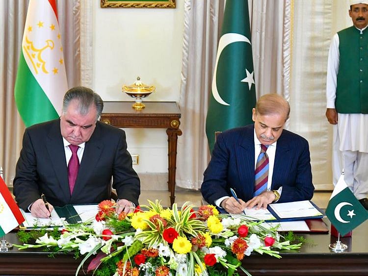 Pakistan Prime Minister Shehbaz Sharif and Tajikistan’s President Emomali Rahmon sign agreements during Tajik President’s two-day official visit to Islamabad on Dec 14-15, 2022.